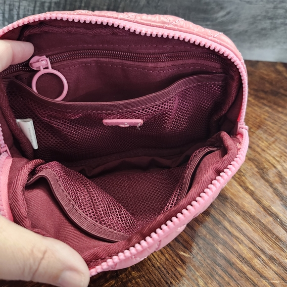 Heart Love By Charo Quilted Puffy Pink Adjustable Straps Zip Up Belt Bag. - Picture 5 of 8